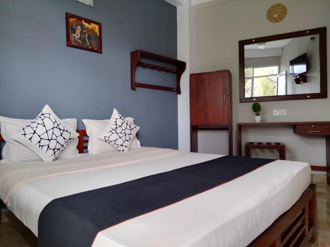 Mountain View Hotel Kandy Buitenkant foto