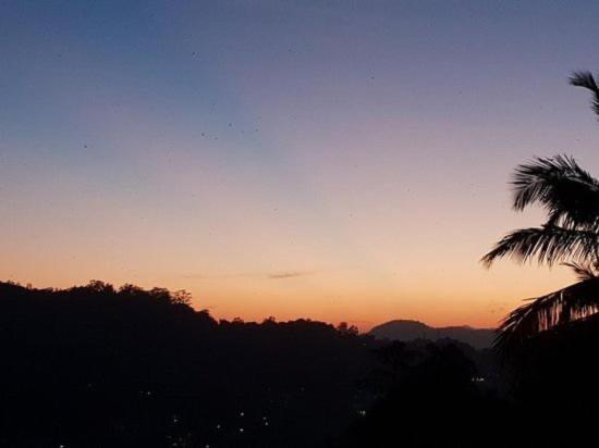 Mountain View Hotel Kandy Buitenkant foto
